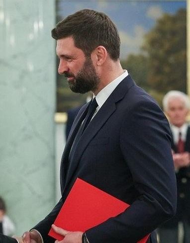 Zdjęcie rodzinne Nikodema Rachonia z bratem Michałem Rachoniem, ukazujące ich bliskie więzi rodzinne.