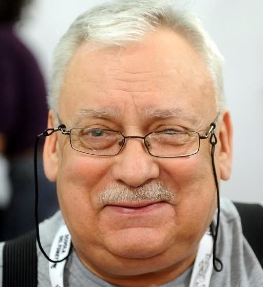 Scena walki Geralta z Rivii z potworem, symbolizująca świat Wiedźmina.
