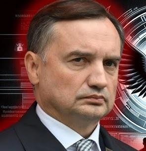 Grafika przedstawiająca kontrowersje związane z reformami sądownictwa i aferą Pegasusa podczas urzędowania Zbigniewa Ziobry.