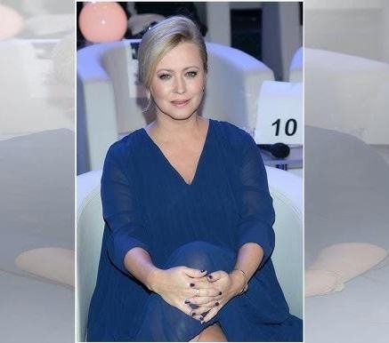 Agnieszka Wagner w scenie z filmu, ukazująca jej umiejętności aktorskie i charakterystyczną mimikę.